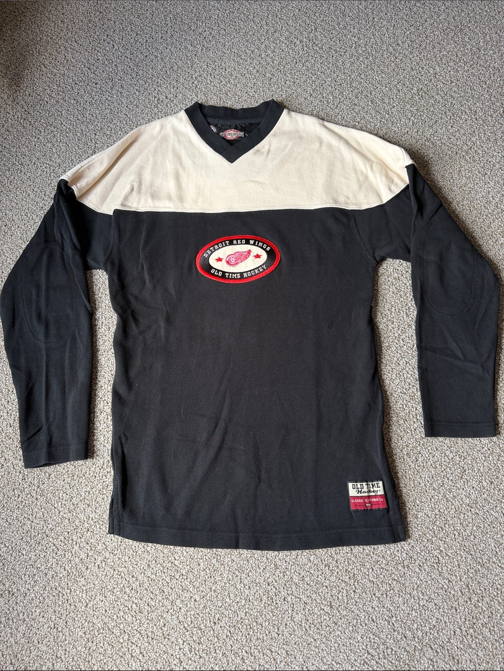 Vintage Detroit Red Wings Black Cream Long Sleeve V-Neck Shirt Y2K